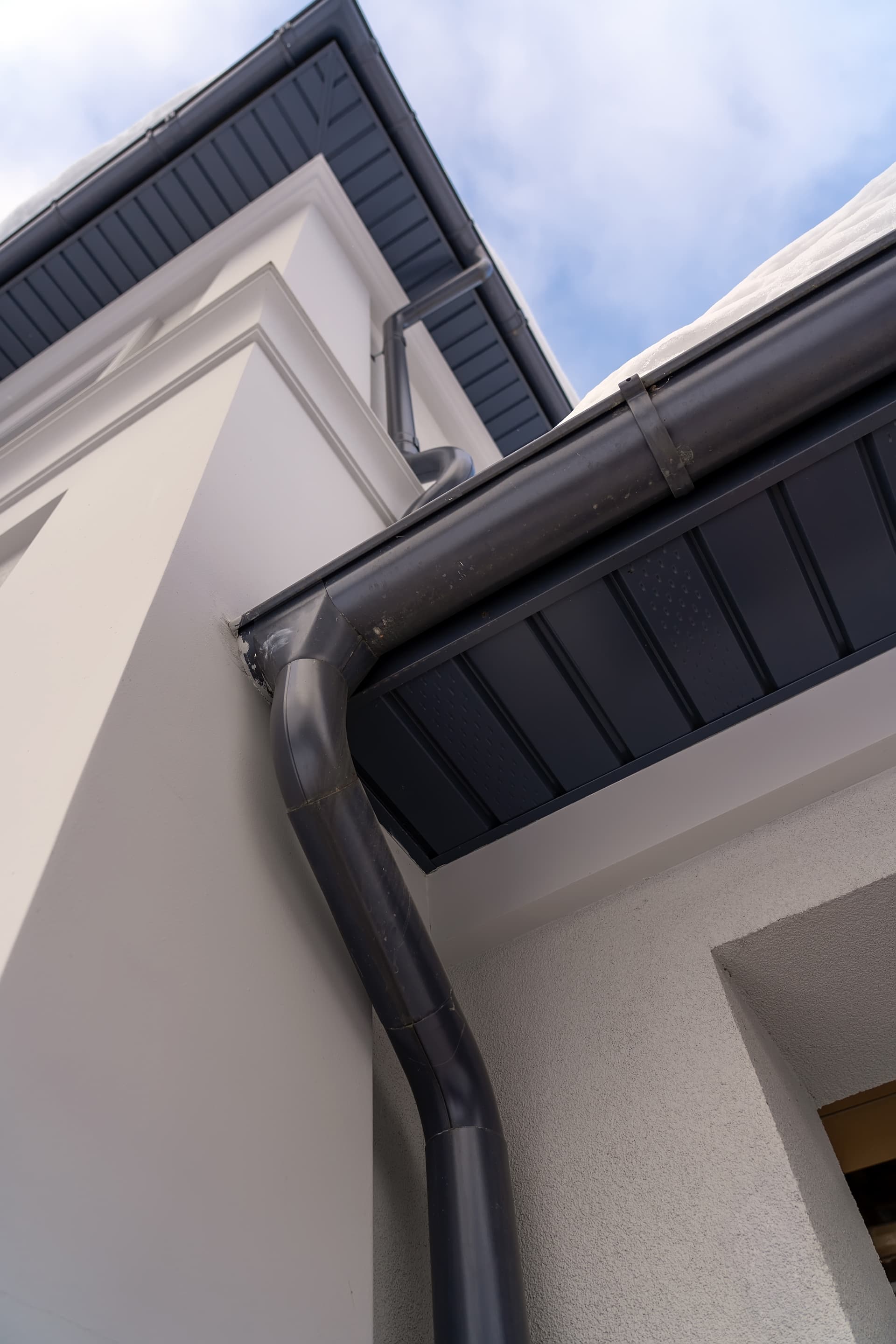 Reliable Soffit and Gutter Installation for Coastal Homes